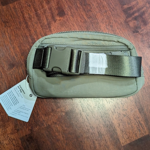 Lululemon Everywhere belt bag 1L green sage NWT - Picture 2 of 10